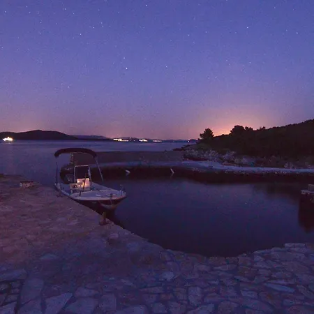 Vikendica Secluded Fisherman's Cove Zizanj, Pasman - 23925