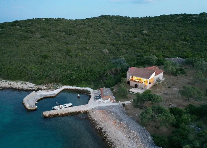 Vikendica Secluded Fisherman's Cove Zizanj, Pasman - 23925