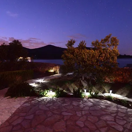 度假居 Secluded Fisherman's Cove Zizanj, Pasman - 23925